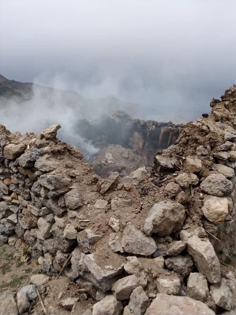 Yaylada çıkan yangında 2 ağıl kül oldu
