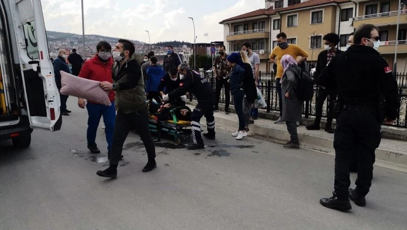 Şehir merkezinde pala ve silahlı dehşet: 1 yaralı
