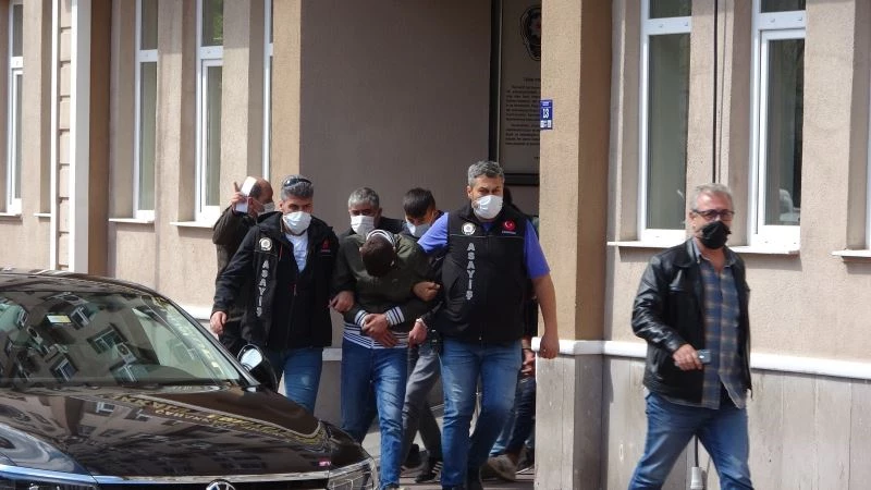 Yedieemin otoparkından araç ve motosiklet çalan 5 şüpheli yakalandı
