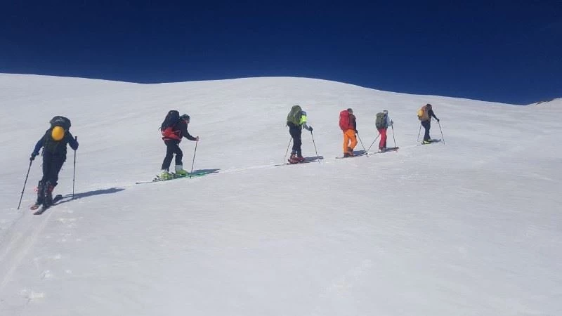 Van Gölü Havzası’ndaki dağlarda kayak keyfi
