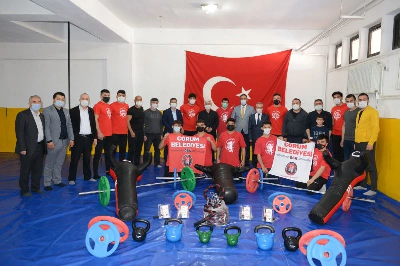 Çorum Belediyesi’nden güreşçilere destek
