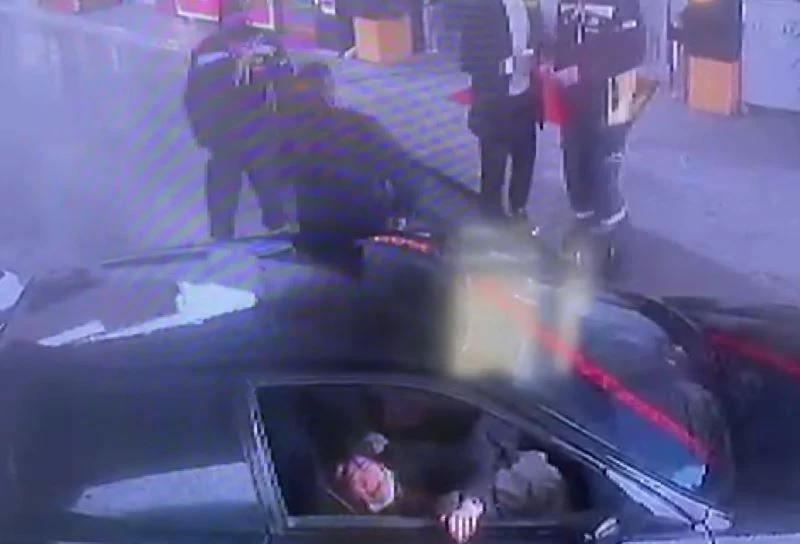 (Özel) Sultanbeyli’de hastaneye yetişemeyen kadın, benzin istasyonunda doğurdu
