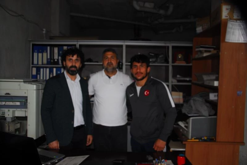 Milli güreşçiden Kaymakam İlidi’ye ziyaret
