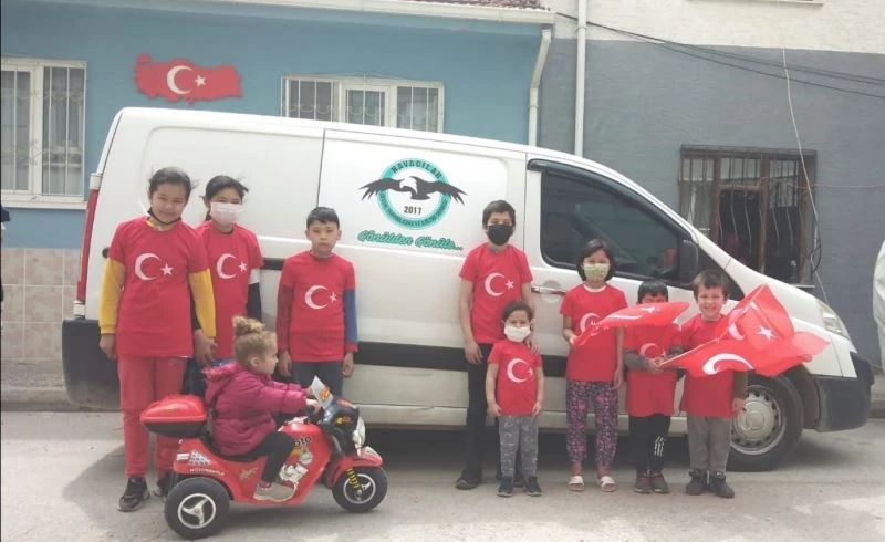 Havacılar çocukları sevindirdi
