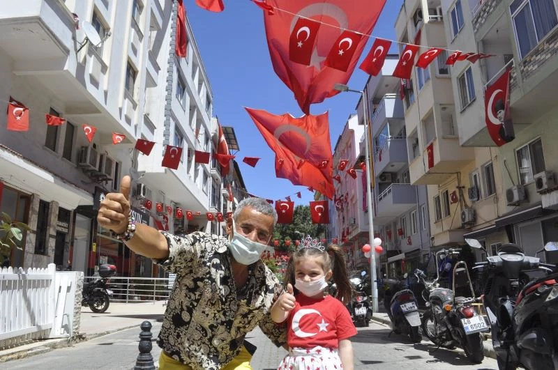 Marmaris’te 23 Nisan, 105 sokakta  balkonlarda kutlanacak
