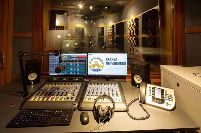 Radyo Günebakan’da mikrofon çocuklarda
