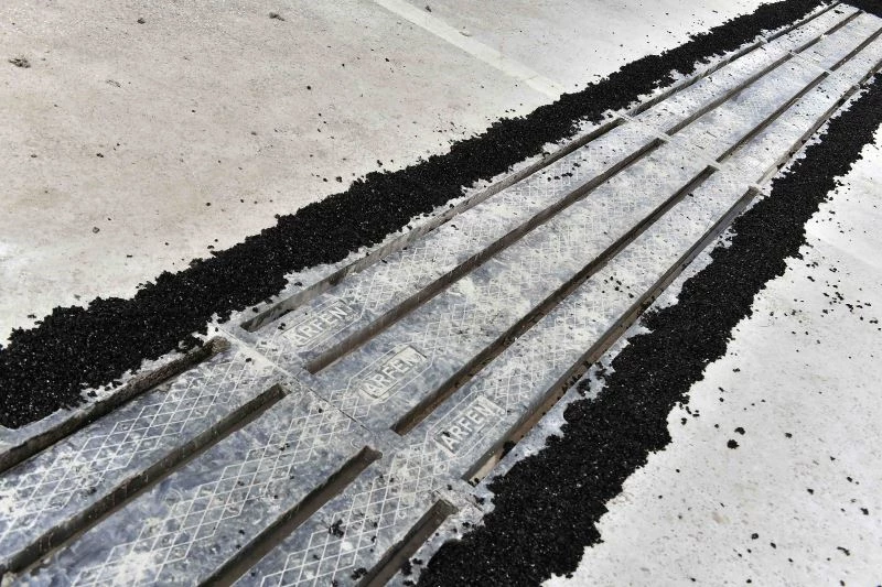 Köprülerde derz yenileme çalışmaları devam ediyor
