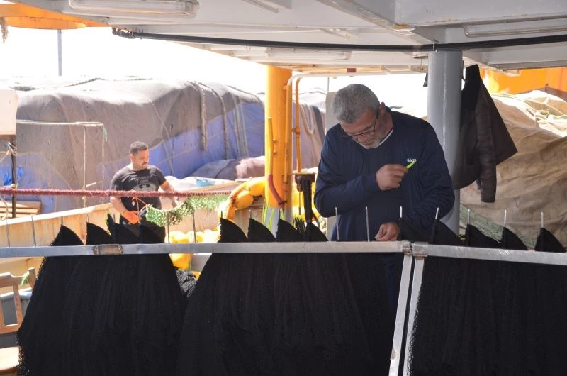 Sinop’ta balıkçılar ağlarını bakıma aldı
