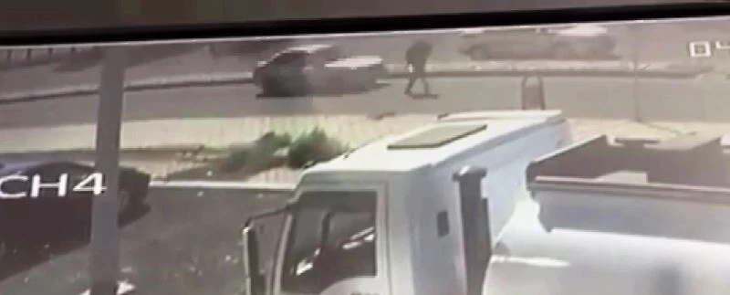Yolda karşılaştığı tanıdığının aracına binmek istedi, otomobilin çarpması sonucu feci şekilde can verdi
