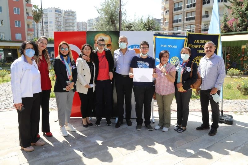 Özel çocuklar 23 Nisan’ı resimle anlattı
