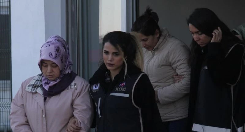 FETÖ’nün kadın yapılanmasında aranan 3 şüpheli hücre evinde yakalandı
