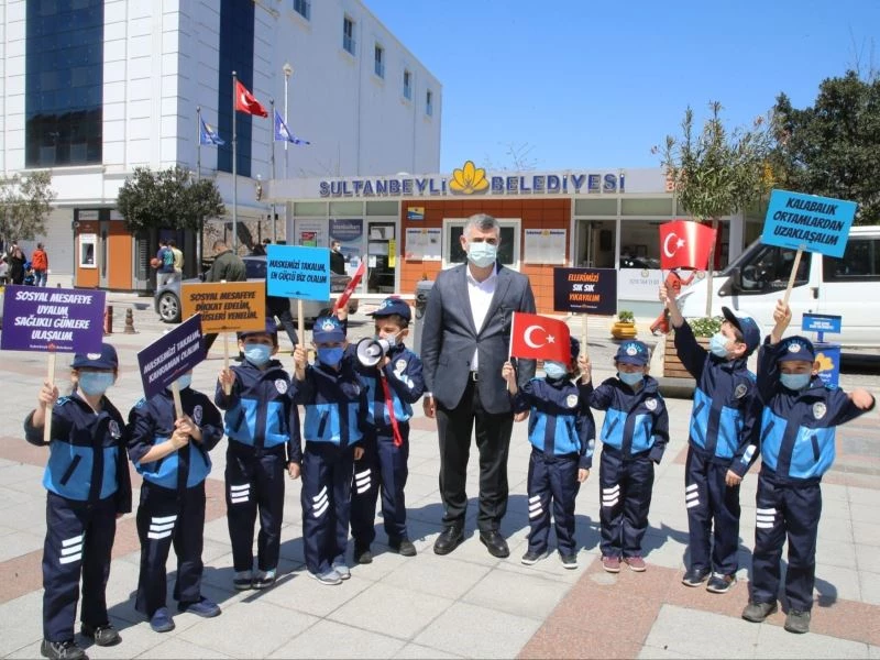 Sultanbeyli’de minik zabıtalar iş başında
