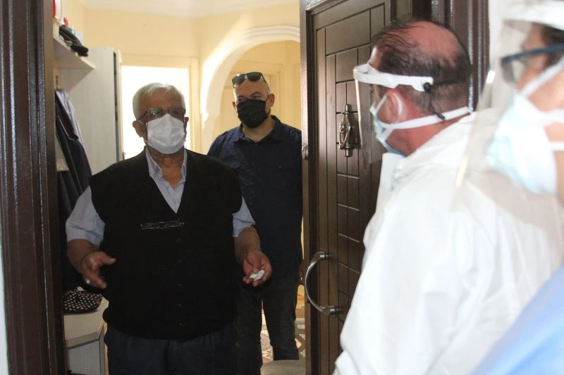 İkna timi aşı hizmetini vatandaşın ayağına getirdi
