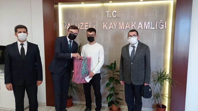 Yavuzeli’nde dereceye giren öğrenciler ödüllendirildi
