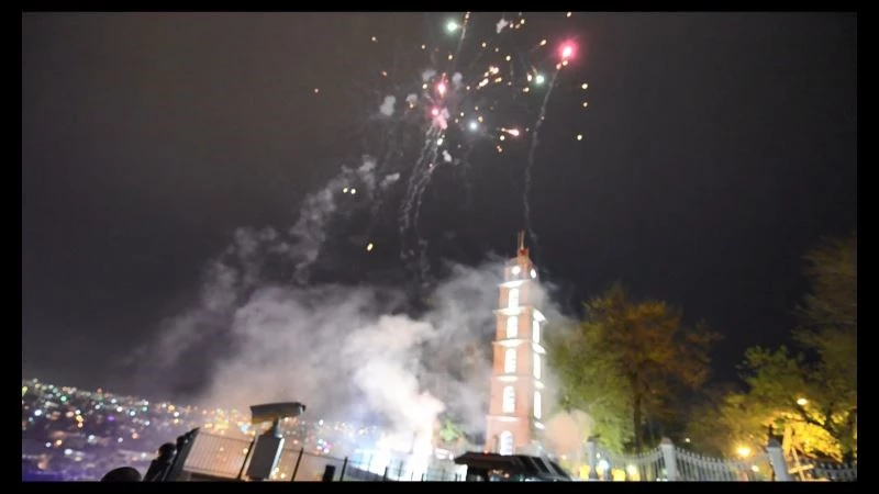 Bursa’da havai fişekli  23 Nisan gösterisi mest etti
