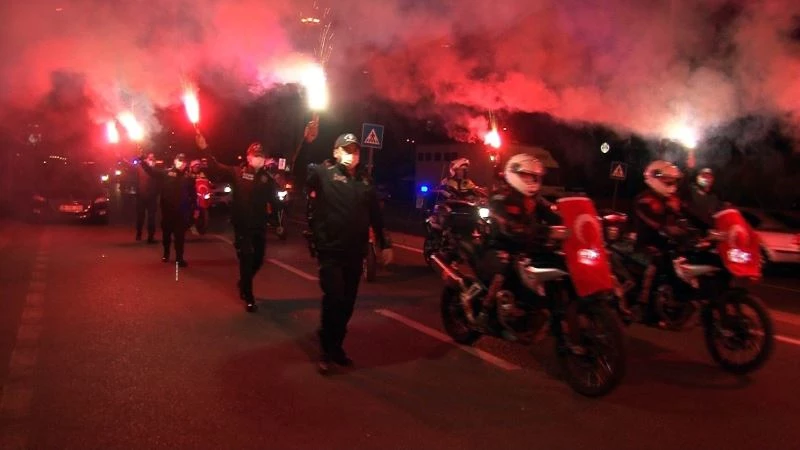 Kayseri Emniyeti’nden atlı, meşaleli muhteşem ’23 Nisan’ korteji
