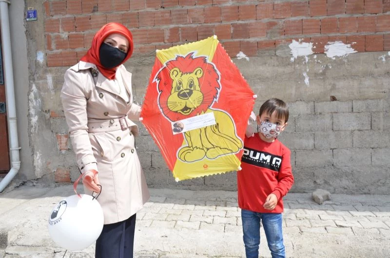 Ana sınıfı öğretmeninden öğrencilere 23 Nisan sürprizi
