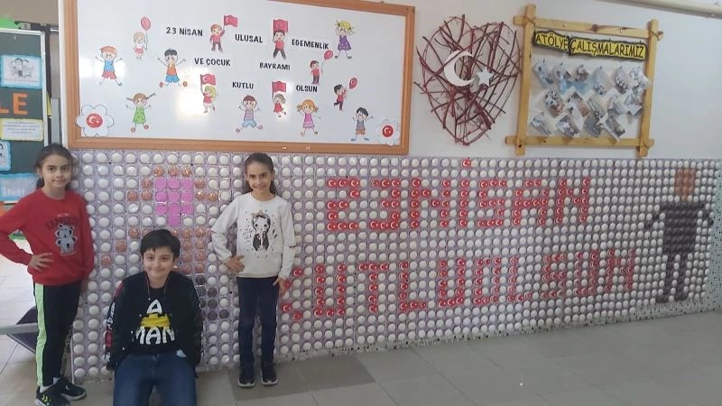 Bin 300 bisküviyle ’23 Nisan Kutlu Olsun’ yazdılar
