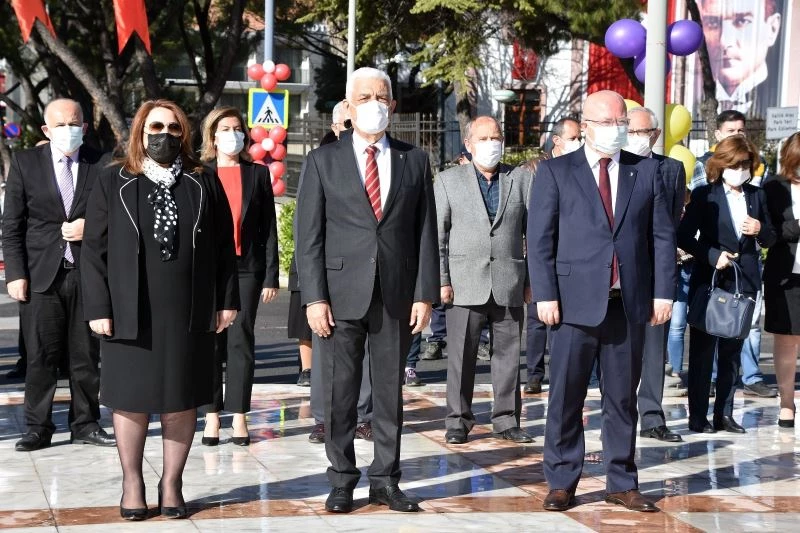 Büyükşehirden 13 ilçede gezi araçlarıyla 23 Nisan konseri
