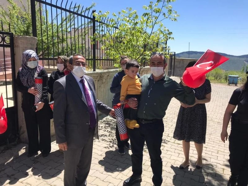 Başkan Kılıç, çocukların hediyelerini unutmadı
