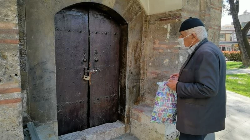 Bursa’da türbeye çirkin saldırı
