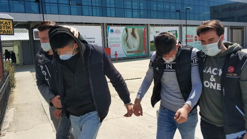 511 adet uyuşturucu hapla yakalanan 2 kişi gözaltına alındı
