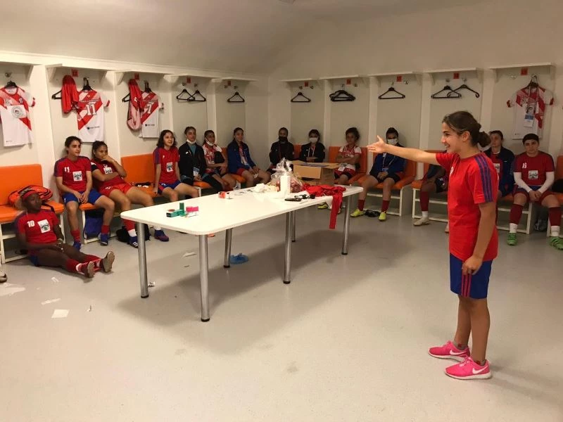 13 yaşındaki Kerime teknik direktör oldu
