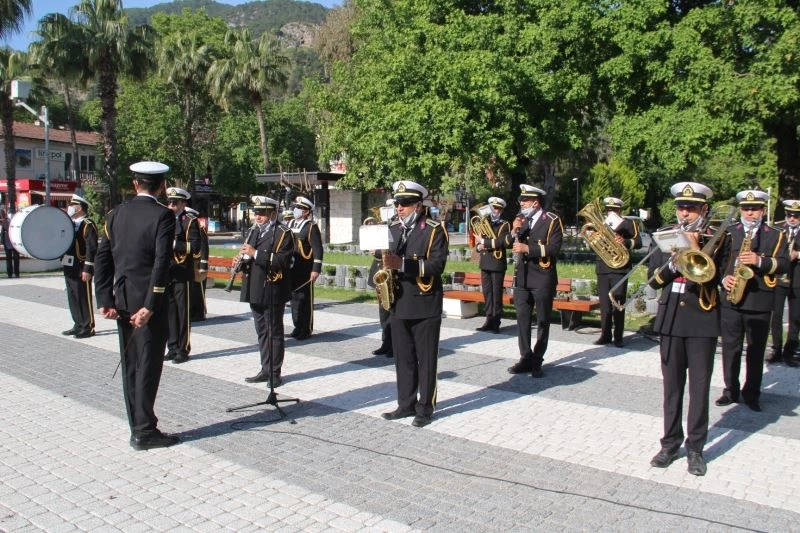 Fethiye’de 23 Nisan sade bir törenle gerçekleşti
