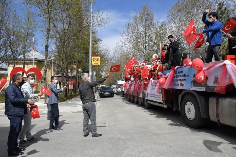 Isparta’da 23 Nisan tırıyla coşkulu kutlama
