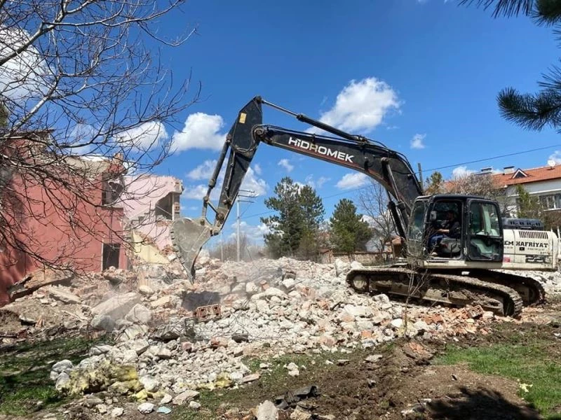 Hükümet Konağı yapımı için eski lojmanlar yıkılıyor
