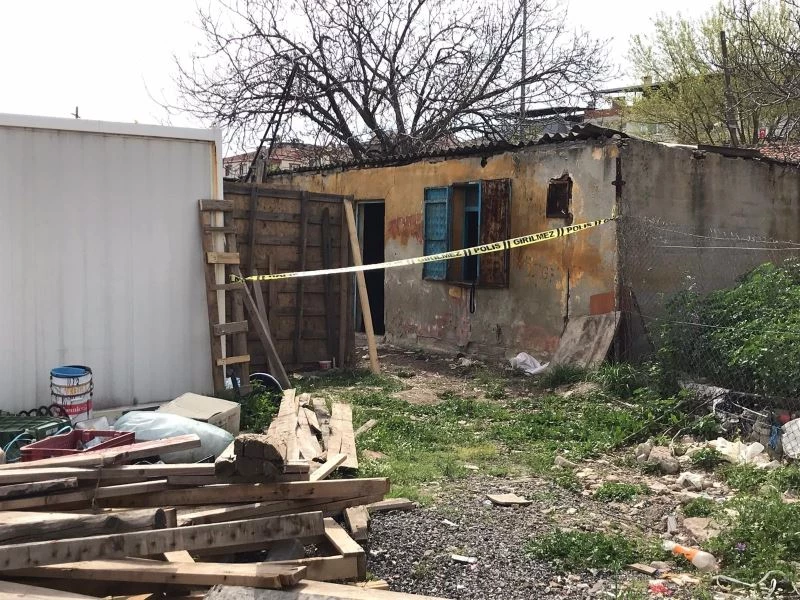 Son nefesini yaşadığı metruk evde verdi
