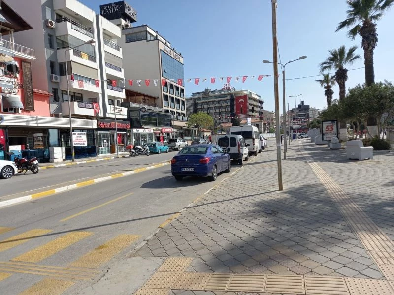 Kuşadası’nda vatandaşlar kısıtlamaya uydu, evde kaldı
