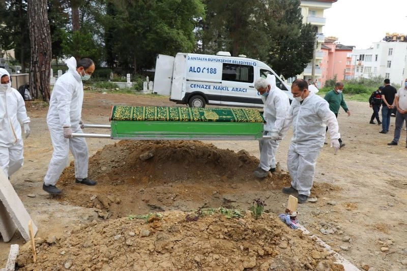 Alanya’da Kıbrıs Gazisi emekli başkomiser koranaya yenildi
