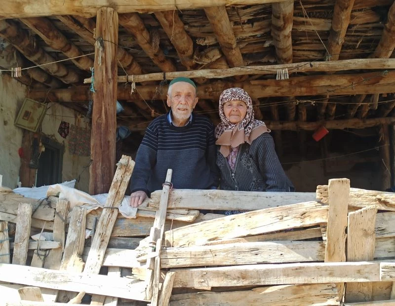 72 yıldır aynı yastığa baş koyan çiftin mutluluk sırrı: Sevgi ve saygı
