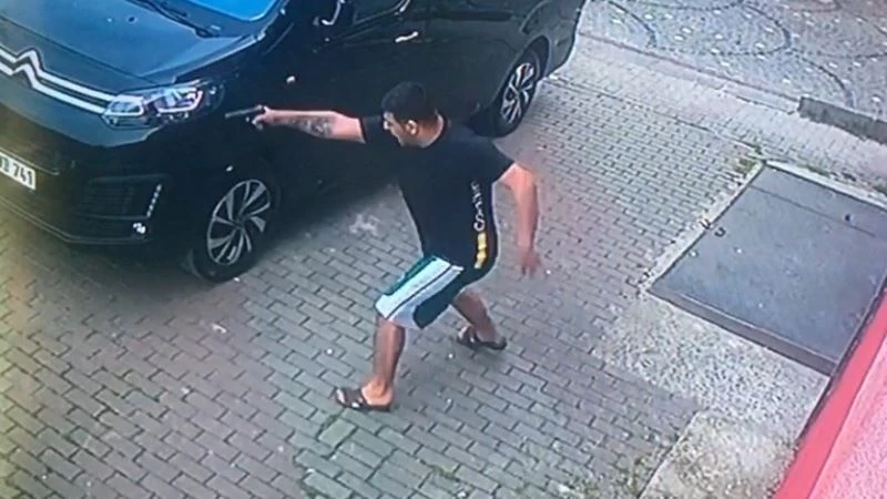 Balat’ta silahlı çatışma anları kamerada
