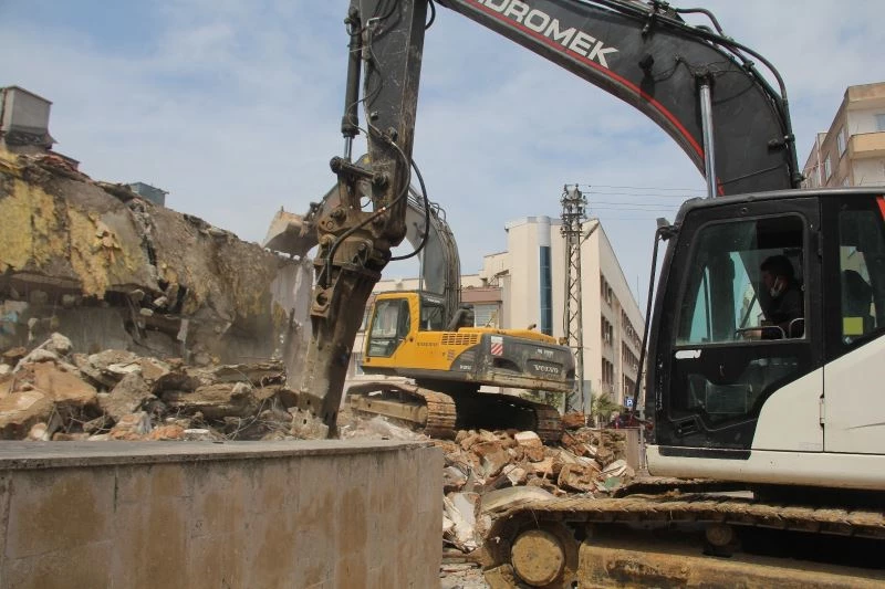 Sinop’un 30 yıllık hayali gerçekleşiyor: Meydan Projesi’nde yıkım başladı
