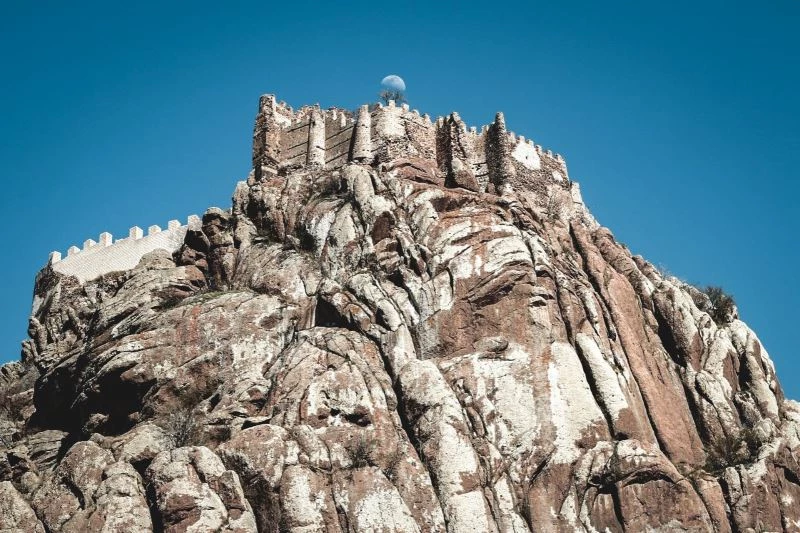 Ayın batma anı adeta görsel şölen oluşturdu
