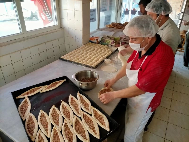 Pide salonları harıl harıl
