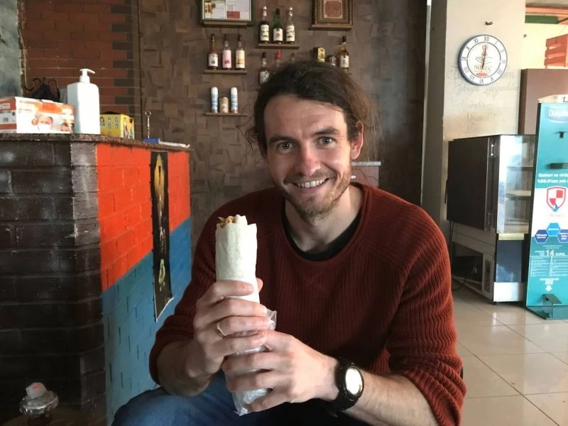 Urfa ciğeri yemek için 5 bin kilometre yol katetti