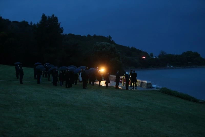 Anzak Koyu’nda sessiz ‘Şafak Ayini’
