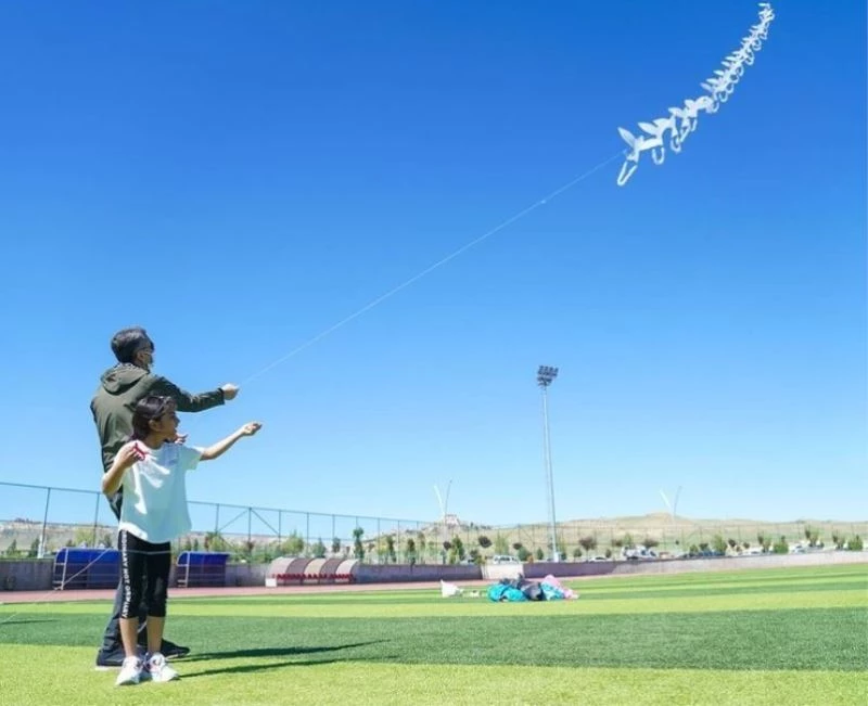 Bakan Selçuk’tan ’uçurtmalı’ paylaşım
