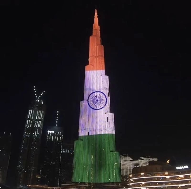 Hindistan’a destek için Burj Khalifa’ya Hindistan bayrağı yansıtıldı
