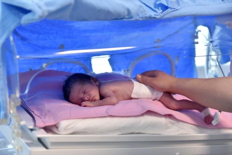 Annelerin en büyük destekçisi ebeler, unutulmaz anlara tanıklık ediyor