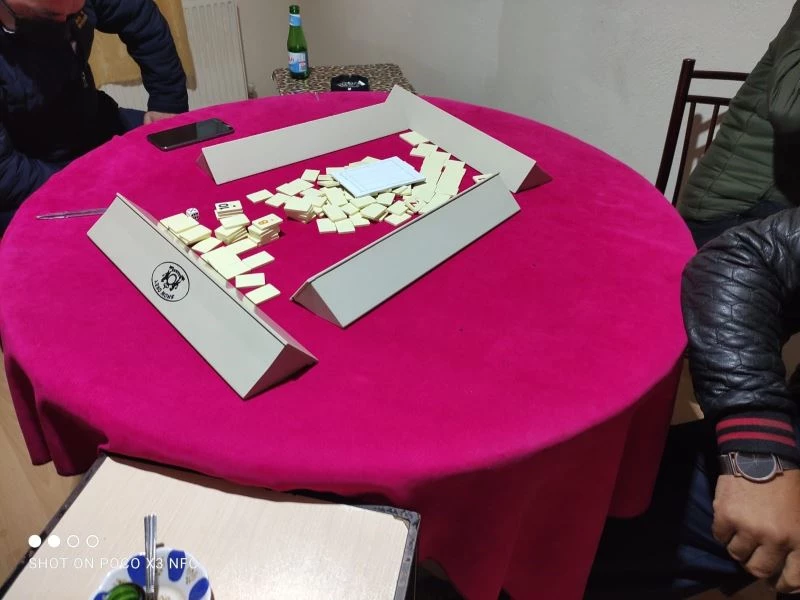 Kütahya’da dernekte kumar oynayan 12 kişi yakalandı
