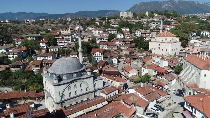 Asırlık camiler bu yılda teravih namazından mahrum kaldı
