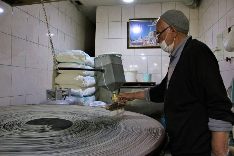 Yarım asırdır kadayıf yapıyor
