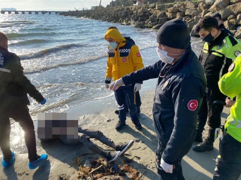 Denize düşen gemicinin cansız bedeni karaya vurdu
