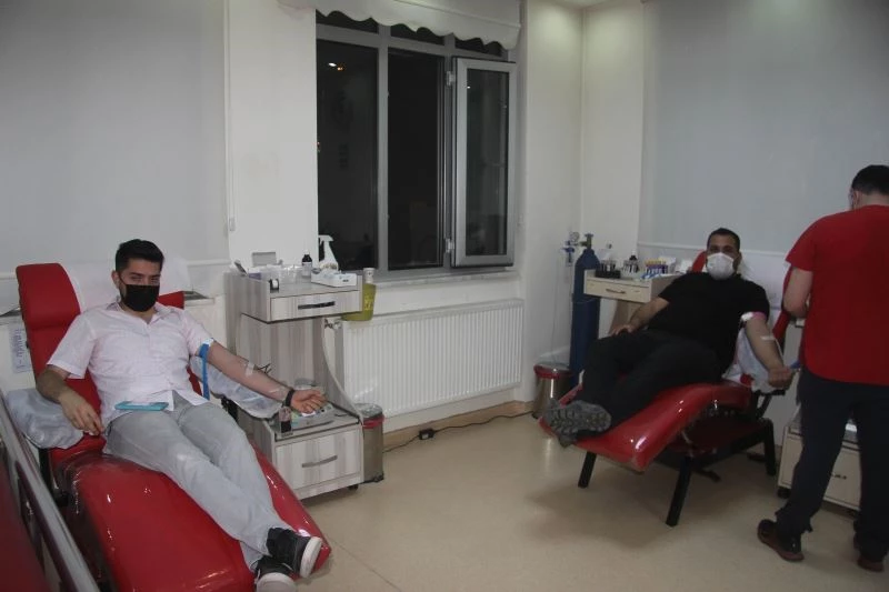 Kilis’te iftardan sonra kan bağışı
