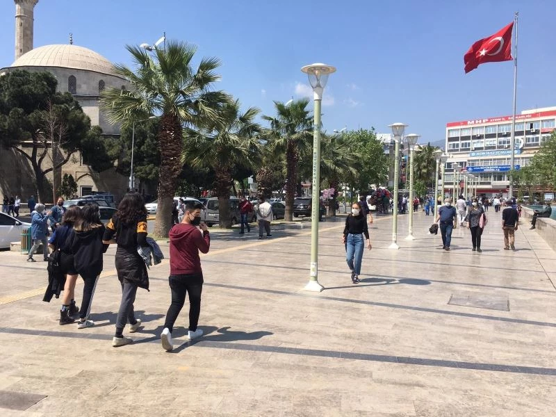 Aydın’da 3 günlük kısıtlamanın ardından sokaklar doldu taştı
