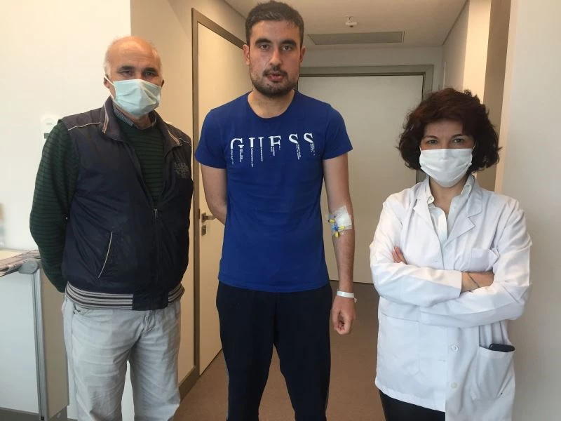 (Özel) Halat koptu, ucundaki demir kanca işçinin çenesini parçaladı
